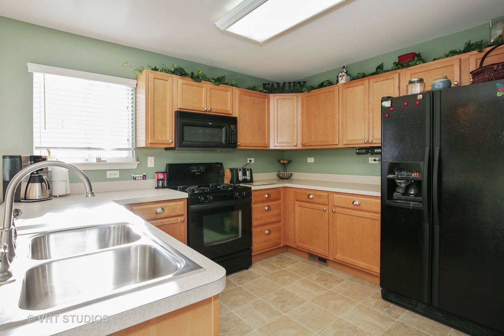 914 Clover Lane Pingree Grove, IL 60140 - Photo 3 of 13