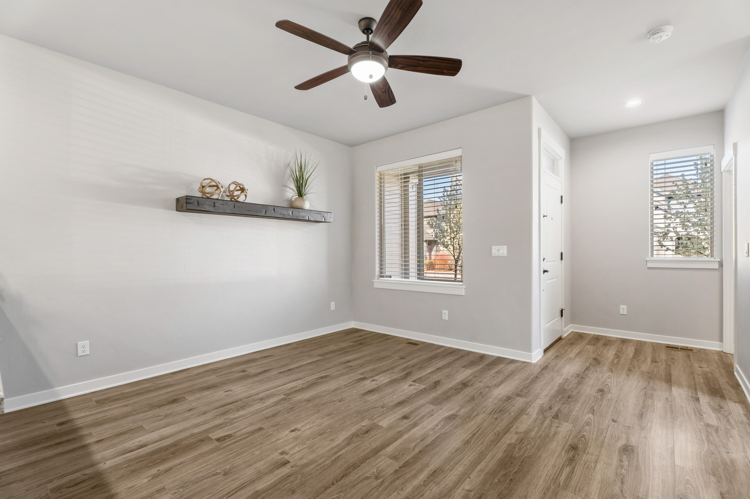 3455 Southwest 28th Street Redmond, OR 97756 - Photo 11 of 35 17-Living Room