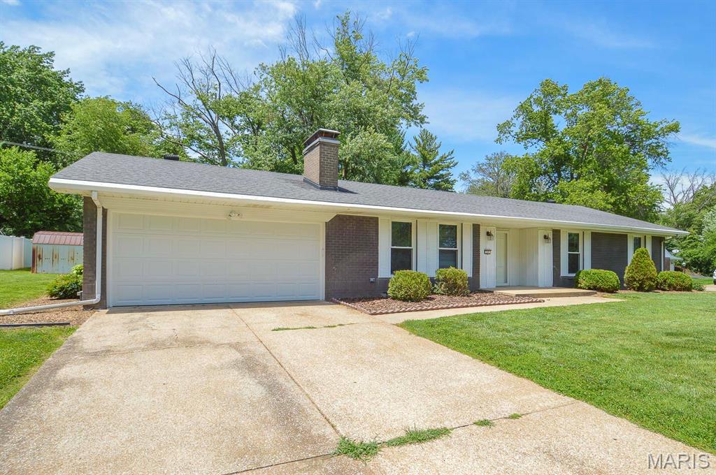 37 Hemlock Drive Belleville, IL 62221 - Photo 2 of 37