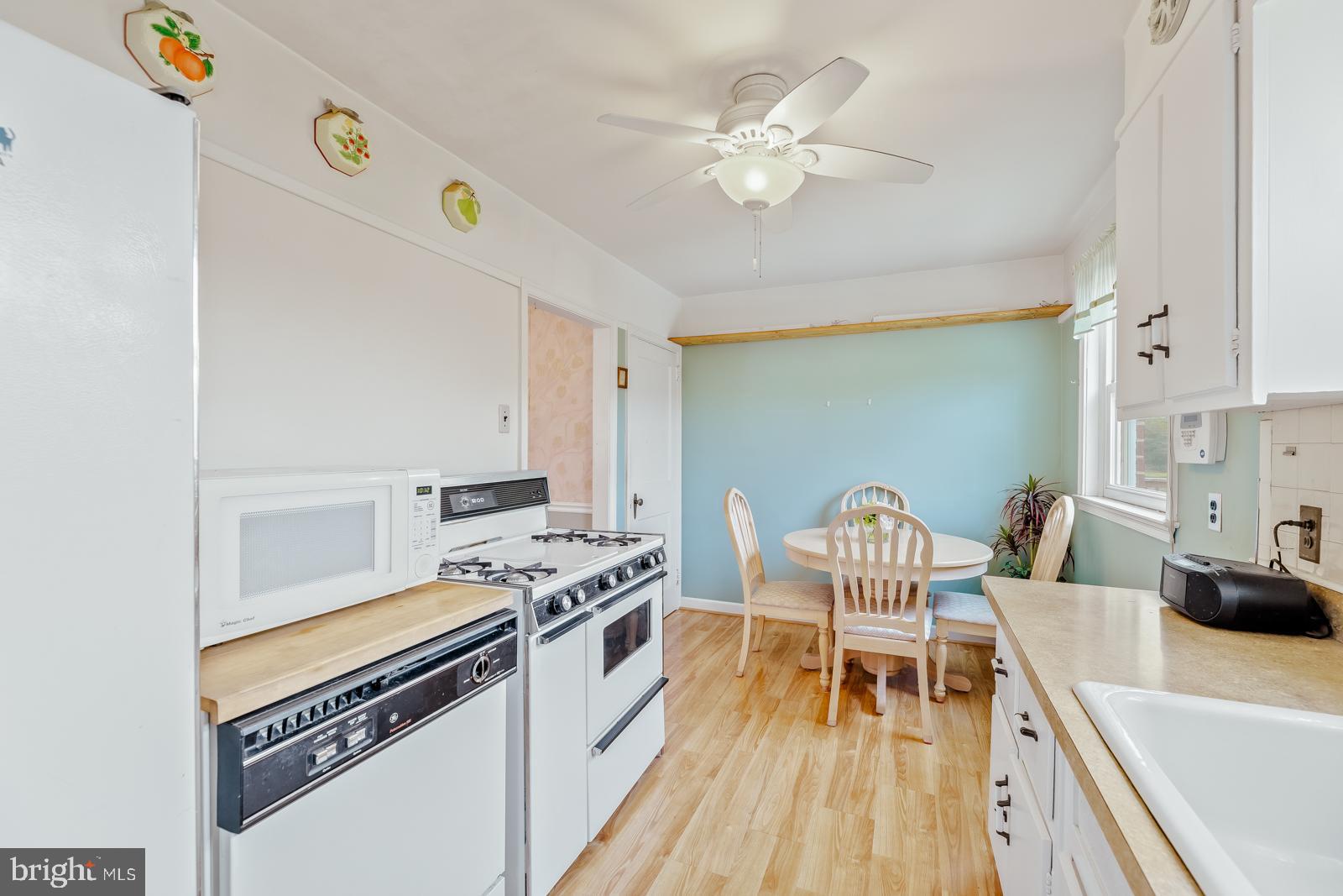 2818 Sandyford Avenue Philadelphia, PA 19152 - Photo 9 of 29 Kitchen