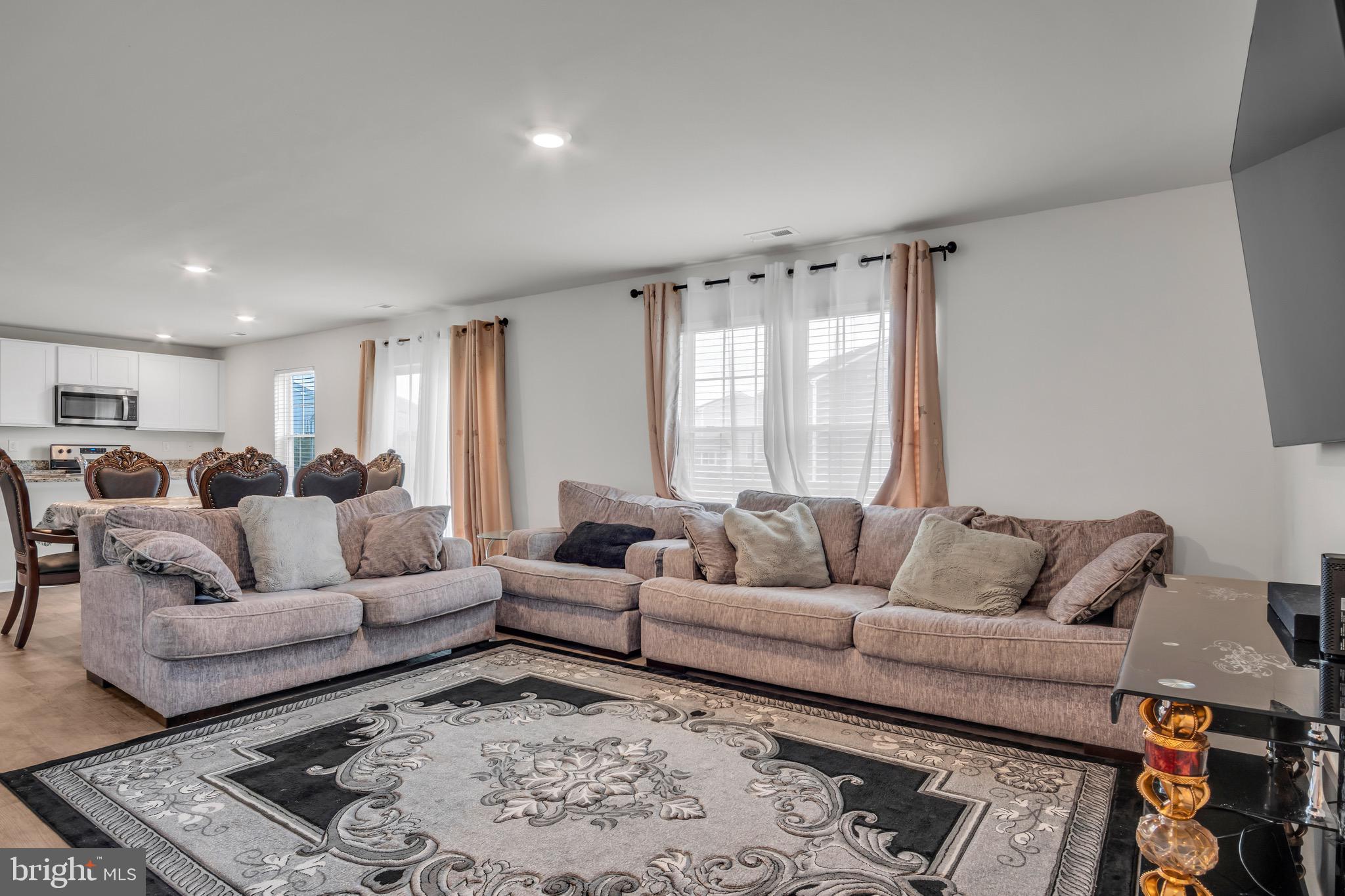 18 Smokehouse Road Carlisle, PA 17013 - Photo 6 of 33 a living room with furniture and a couch