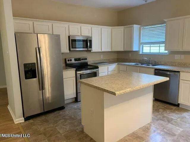 $1,800 | 4105 7th Street, Bay St. Louis, MS 39520