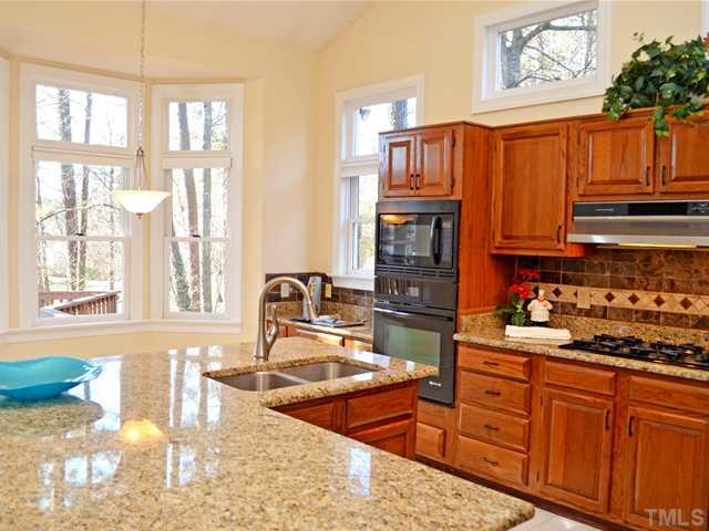 10013 Goodview Court Raleigh, NC 27613 - Photo 8 of 24 Kitchen