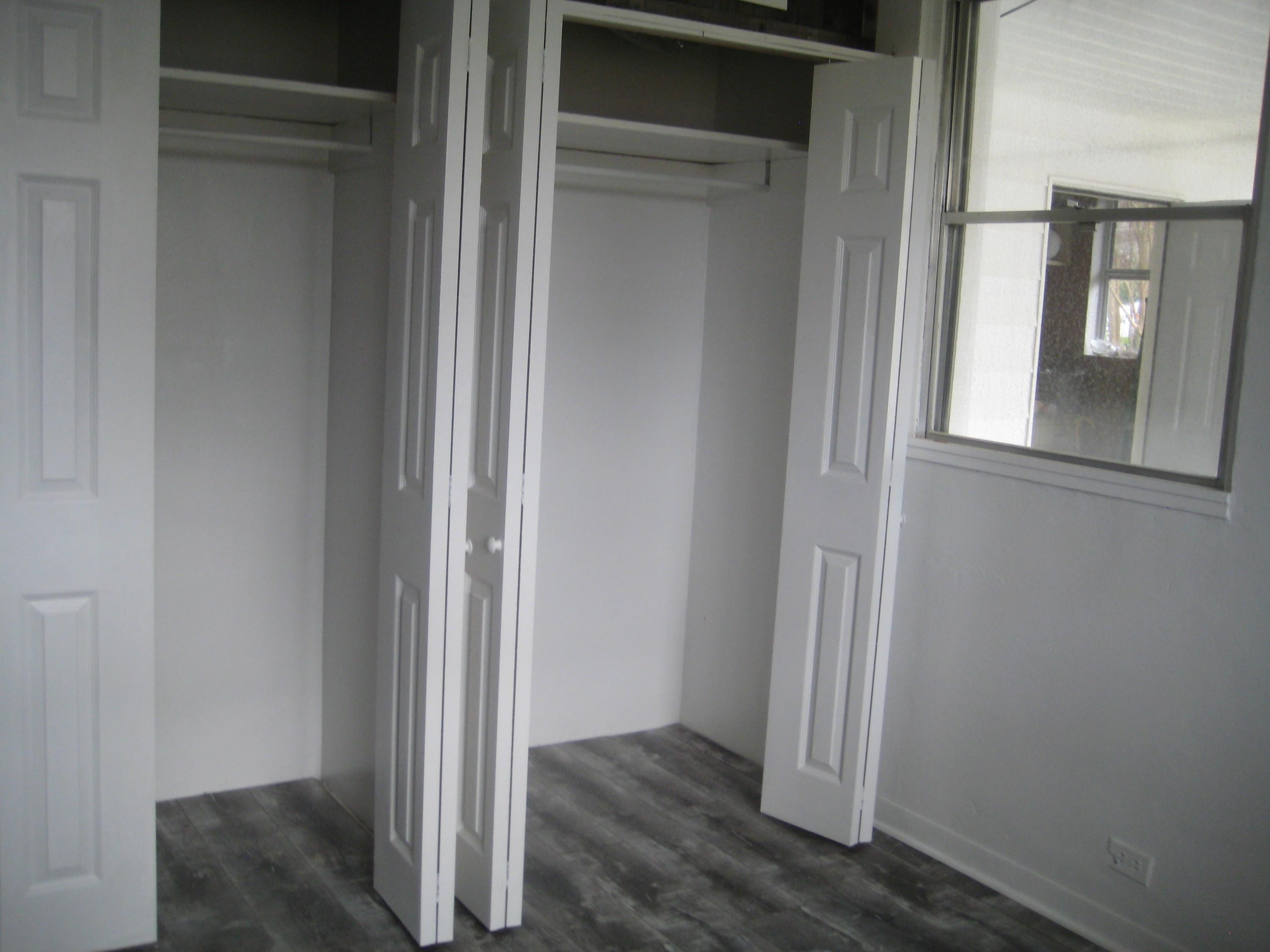 107 Parsons Road Oak Ridge, TN 37830 - Photo 14 of 23 Downstairs bedroom closets