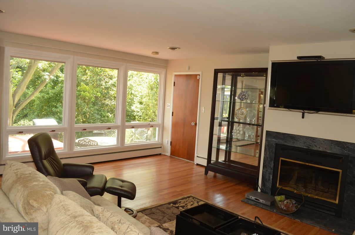 2723 Cedar Drive Riva, MD 21140 - Photo 5 of 26 Living Room