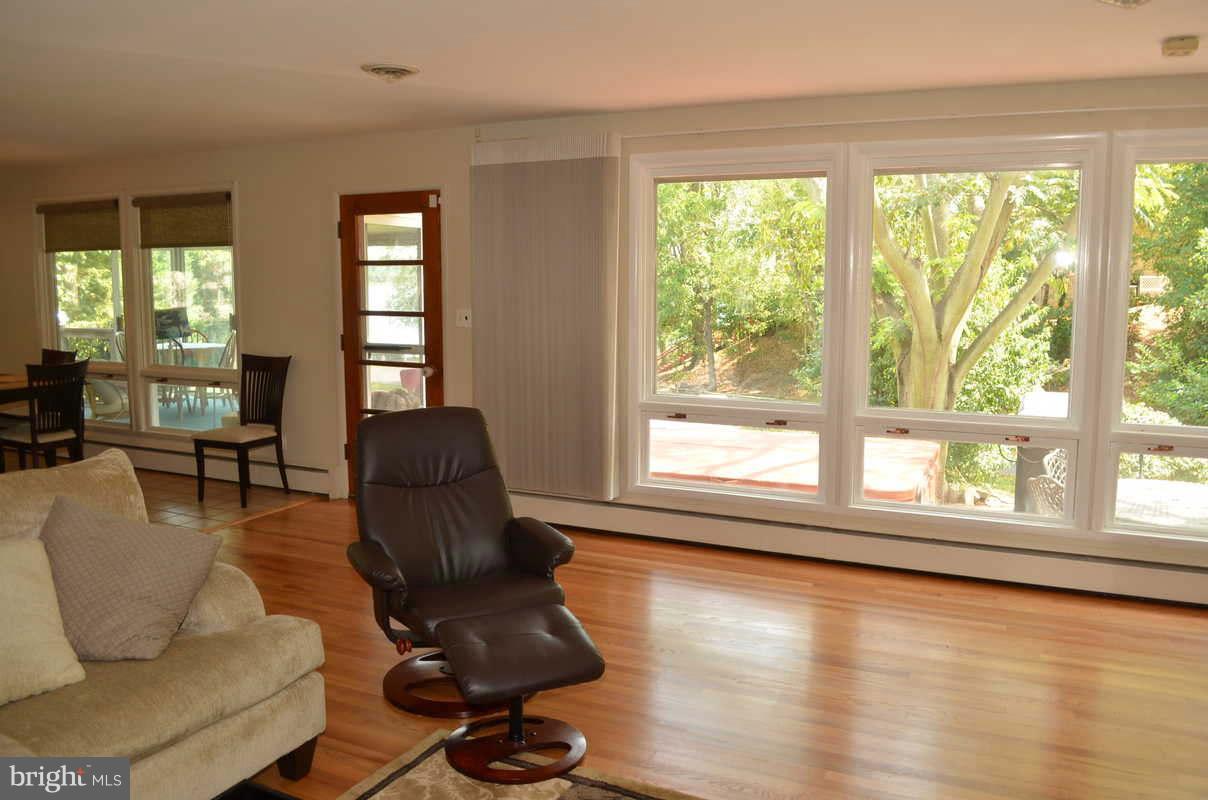 2723 Cedar Drive Riva, MD 21140 - Photo 7 of 26 Living Room