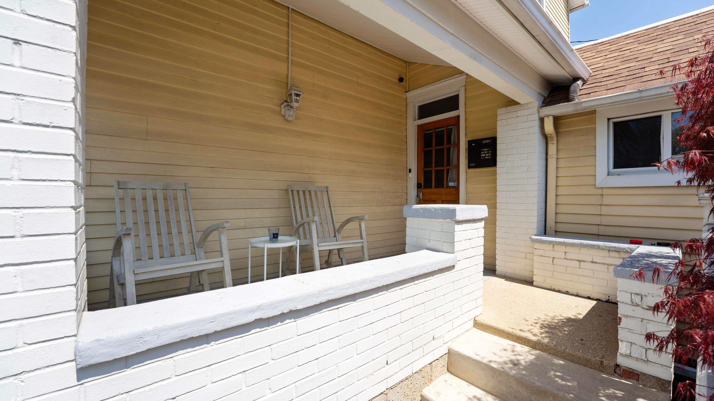 1148 Perry Street Columbus, OH 43201 - Photo 5 of 43 Front Porch