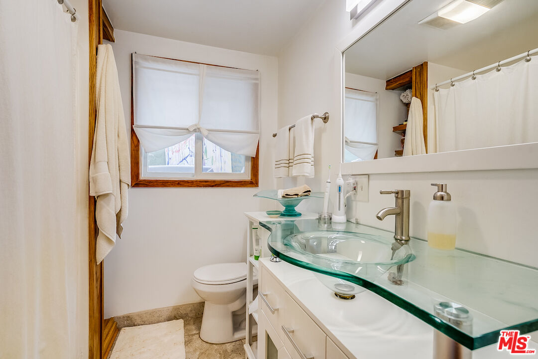 19712 Valley View Drive Topanga, CA 90290 - Photo 16 of 25