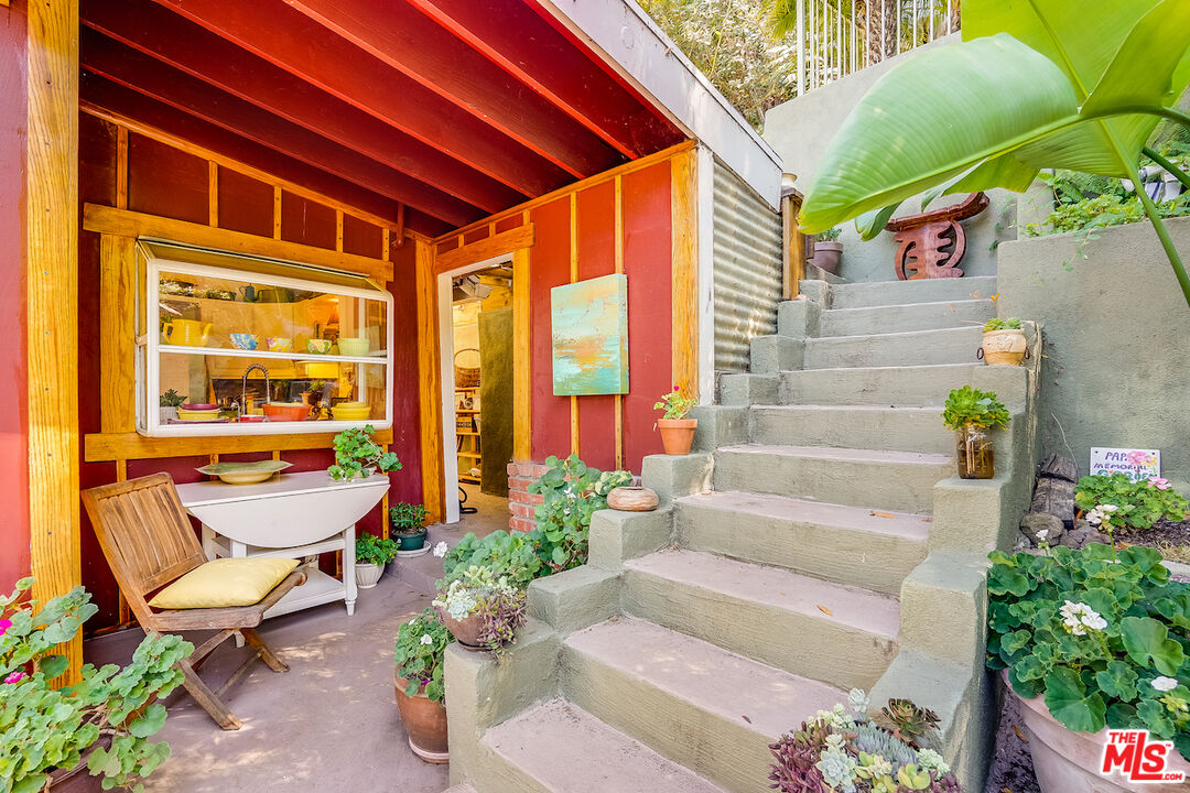 19712 Valley View Drive Topanga, CA 90290 - Photo 2 of 25