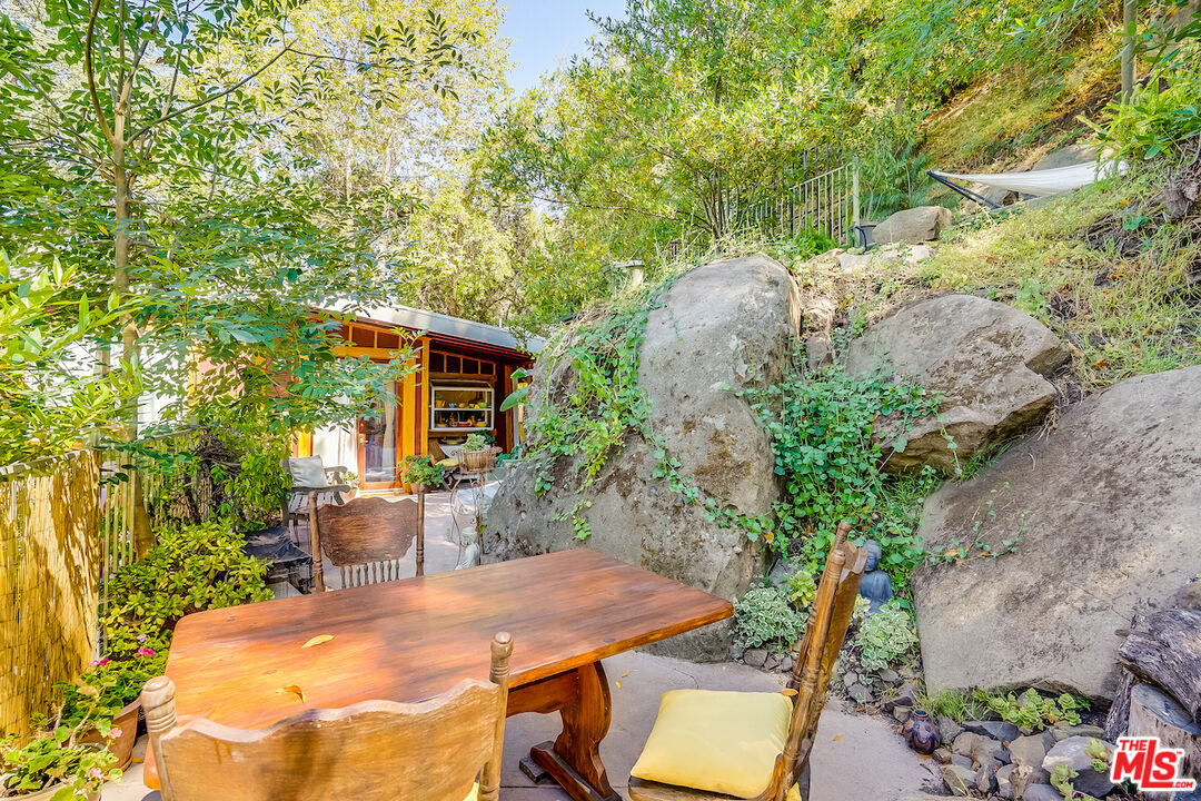 19712 Valley View Drive Topanga, CA 90290 - Photo 21 of 25