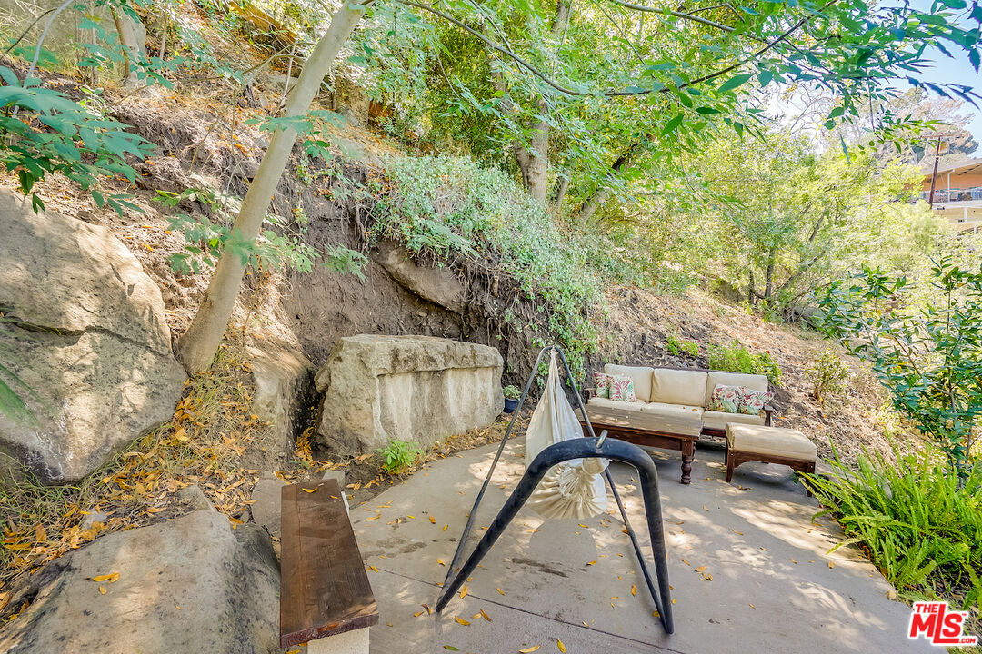 19712 Valley View Drive Topanga, CA 90290 - Photo 22 of 25