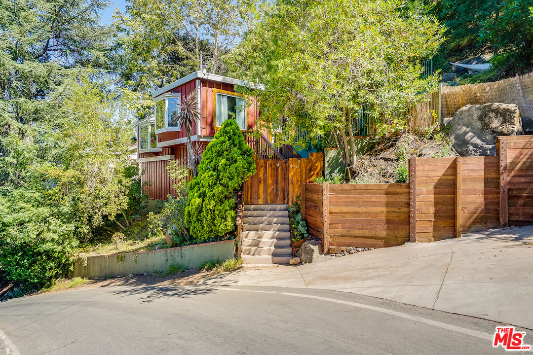 19712 Valley View Drive Topanga, CA 90290 - Photo 24 of 25