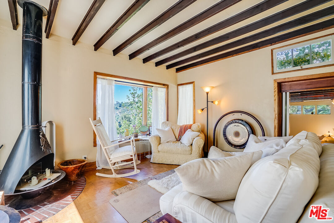 19712 Valley View Drive Topanga, CA 90290 - Photo 6 of 25