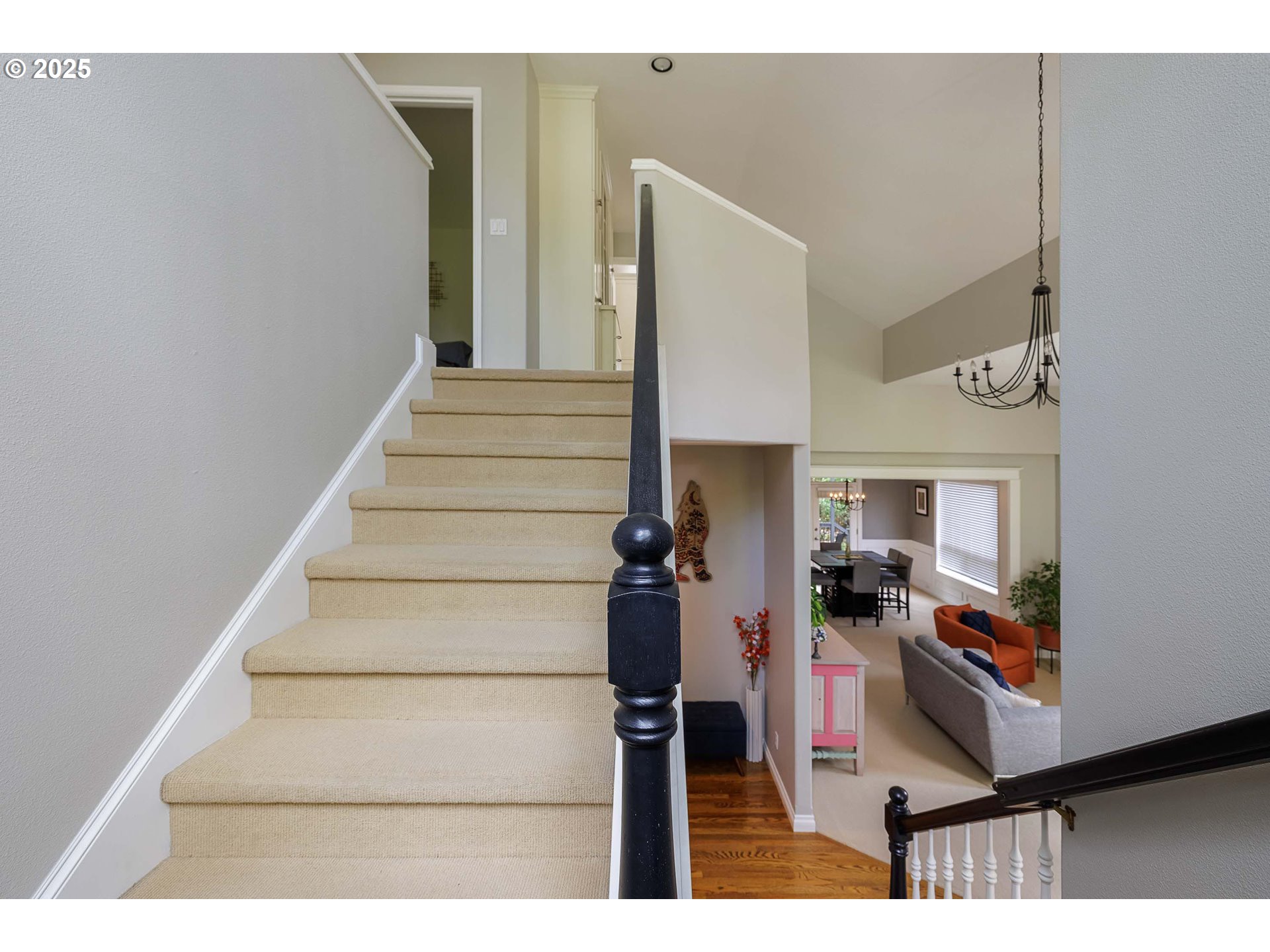 6424 Southwest Flower Street Portland, OR 97221 - Photo 9 of 29 a view of entryway and hall