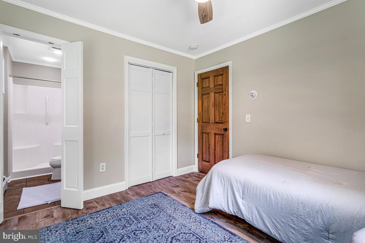 1410 Dent Road Shady Side, MD 20764 - Photo 28 of 42 Cozy room with modern charm.