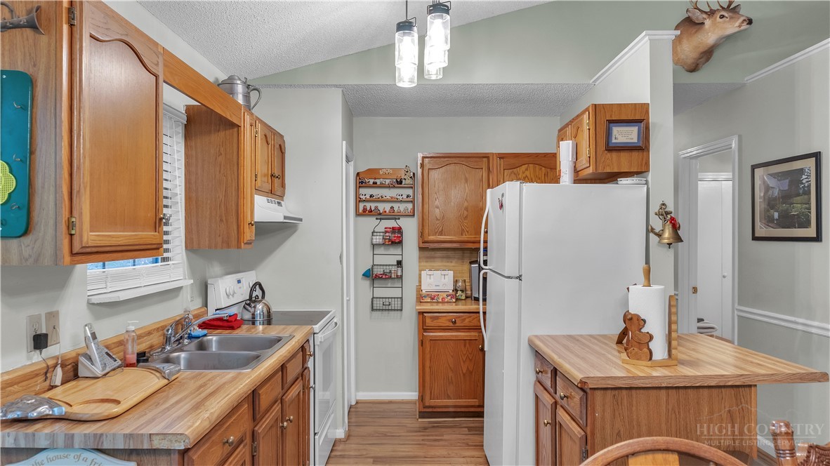 117 Rhododendron Drive Beech Mountain, NC 28604 - Photo 7 of 33 a kitchen that has a refrigerator and a stove