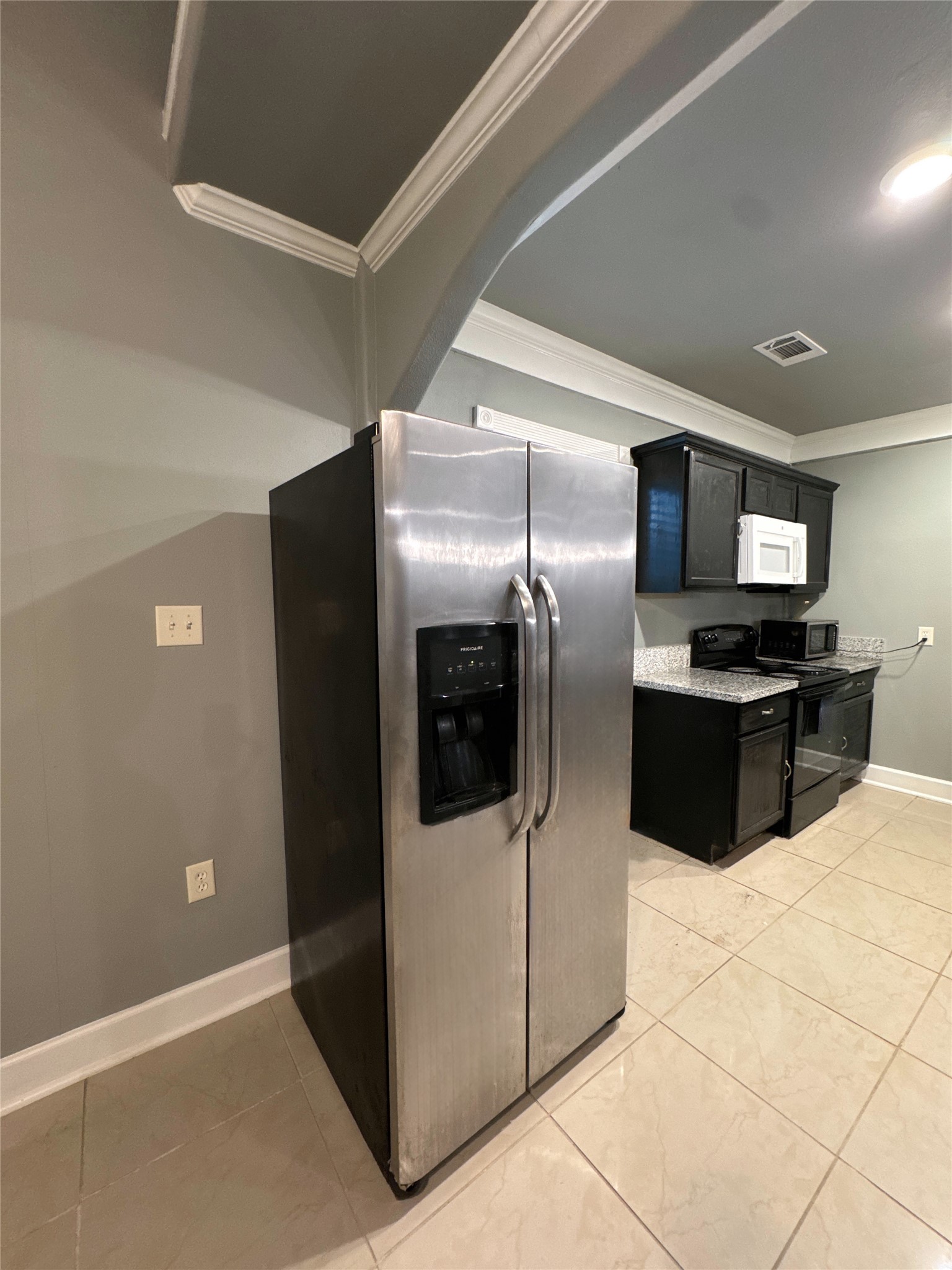 58 County Road 3560 Cleveland, TX 77327 - Photo 21 of 32 a kitchen with stainless steel appliances a refrigerator a microwave a sink and a stove