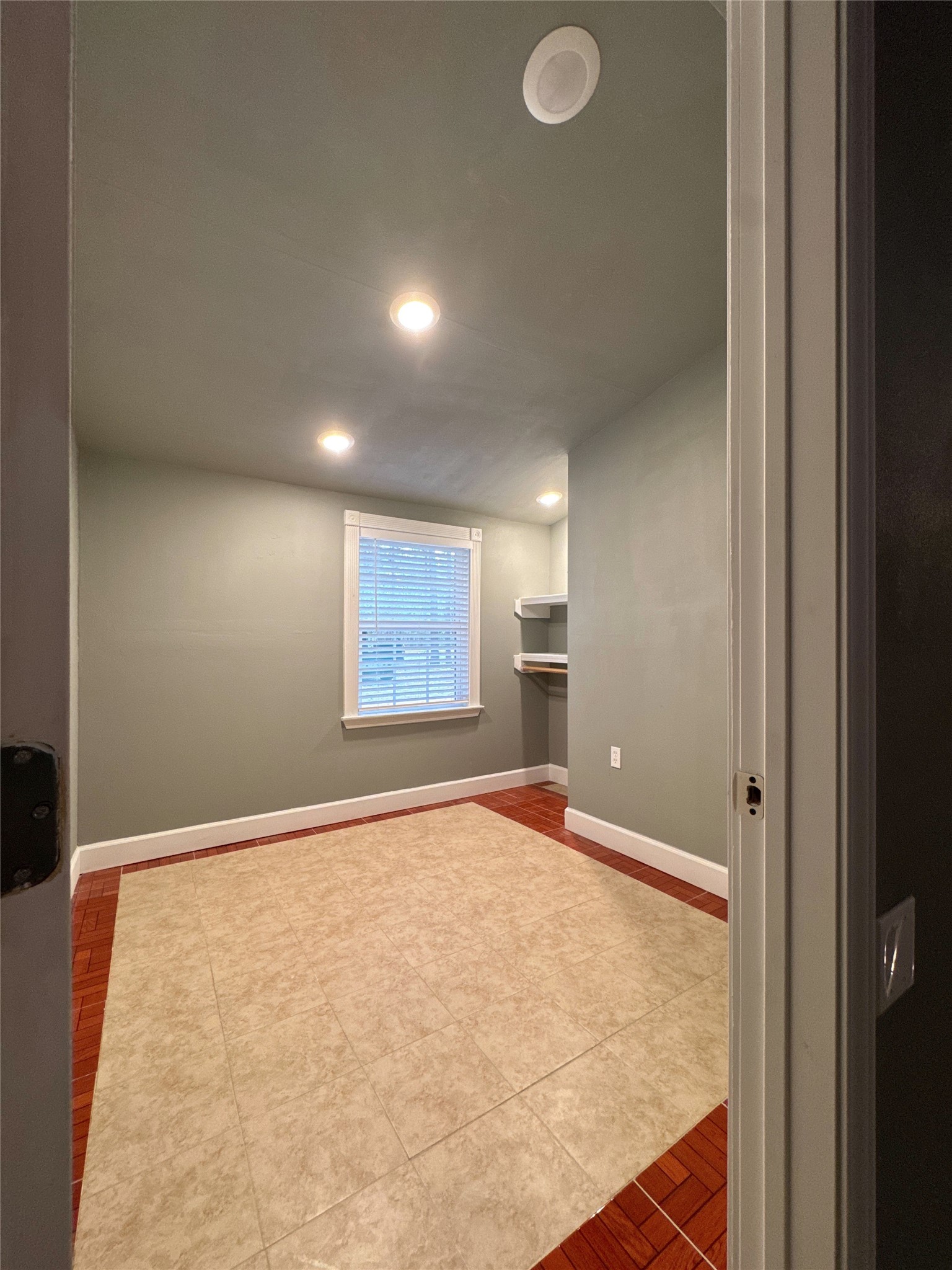 58 County Road 3560 Cleveland, TX 77327 - Photo 26 of 32 an empty room with windows
