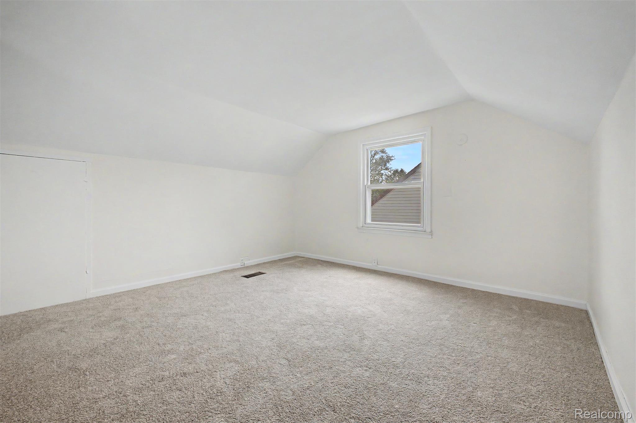 6785 Pelham Road Allen Park, MI 48101 - Photo 25 of 35 24.jpg