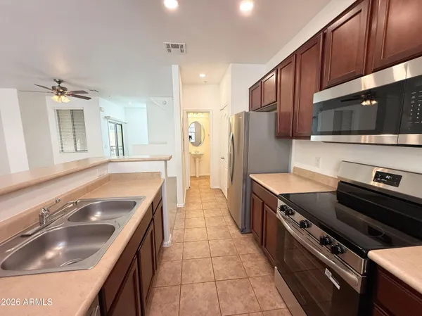 $1,895 | 240 West Juniper Avenue, Unit 1027, Gilbert, AZ 85233