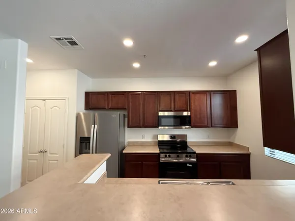 $1,995 | 240 West Juniper Avenue, Unit 1027, Gilbert, AZ 85233
