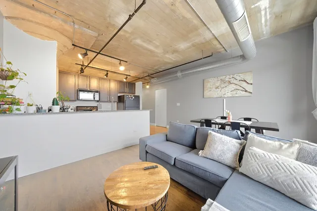 $220,000 | 1550 South Blue Island Avenue, Unit 608, Chicago, IL 60608