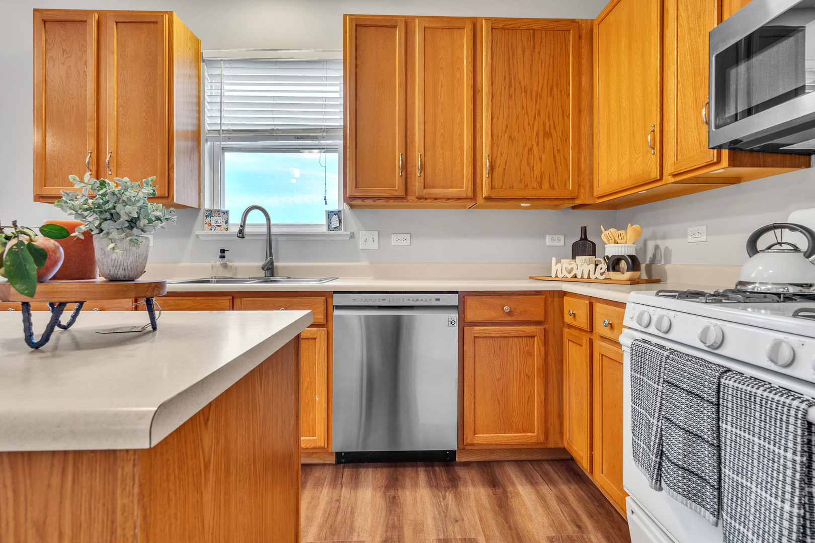 2513 Simon Drive Montgomery, IL 60538 - Photo 14 of 33 a kitchen with stainless steel appliances granite countertop wooden cabinets a sink and dishwasher with wooden floor