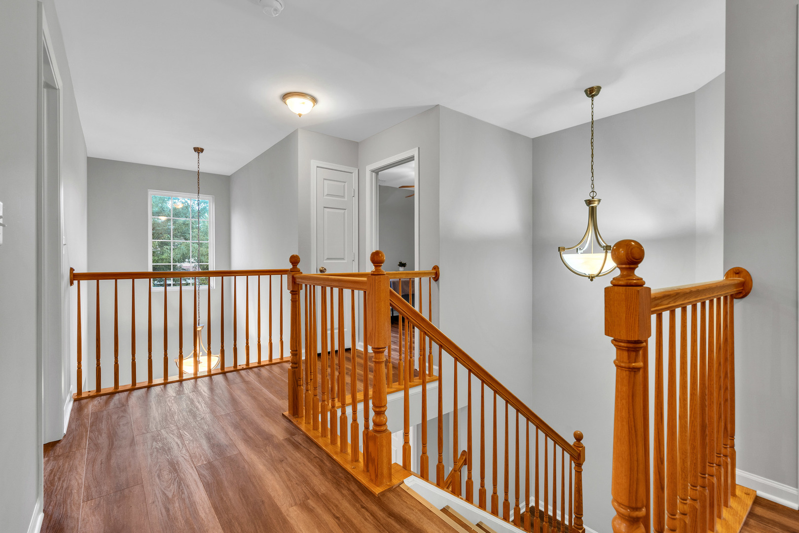 2513 Simon Drive Montgomery, IL 60538 - Photo 16 of 33 a view of a hallway with wooden floor and windows