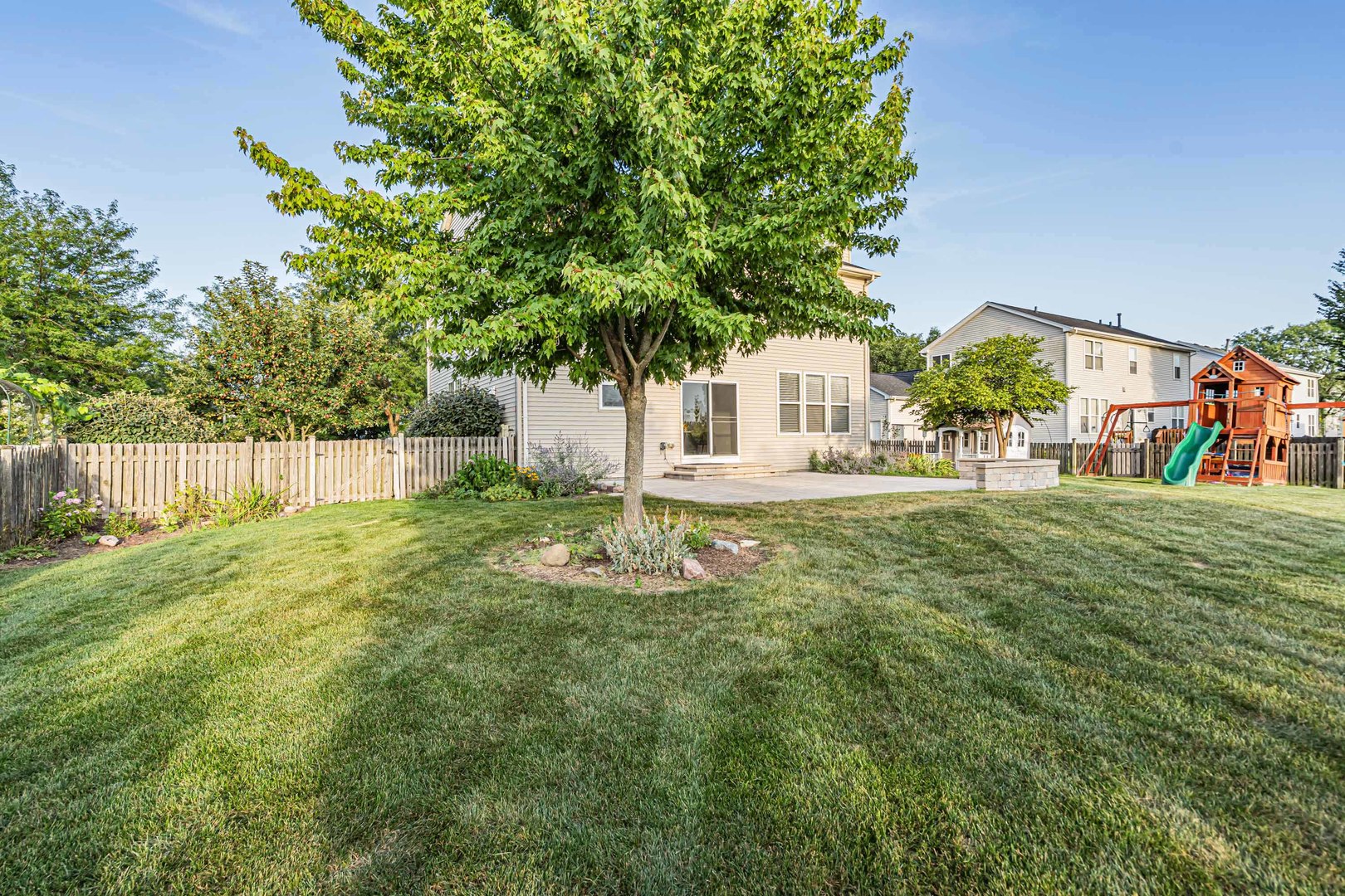 2513 Simon Drive Montgomery, IL 60538 - Photo 29 of 33 a garden with trees in front of it