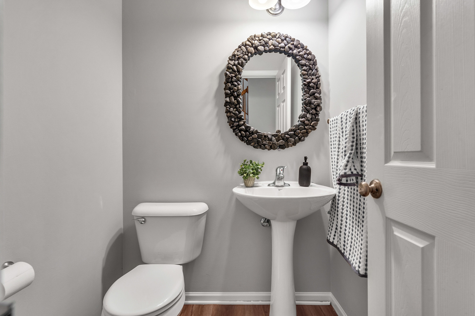 2513 Simon Drive Montgomery, IL 60538 - Photo 5 of 33 a bathroom with a toilet sink and mirror