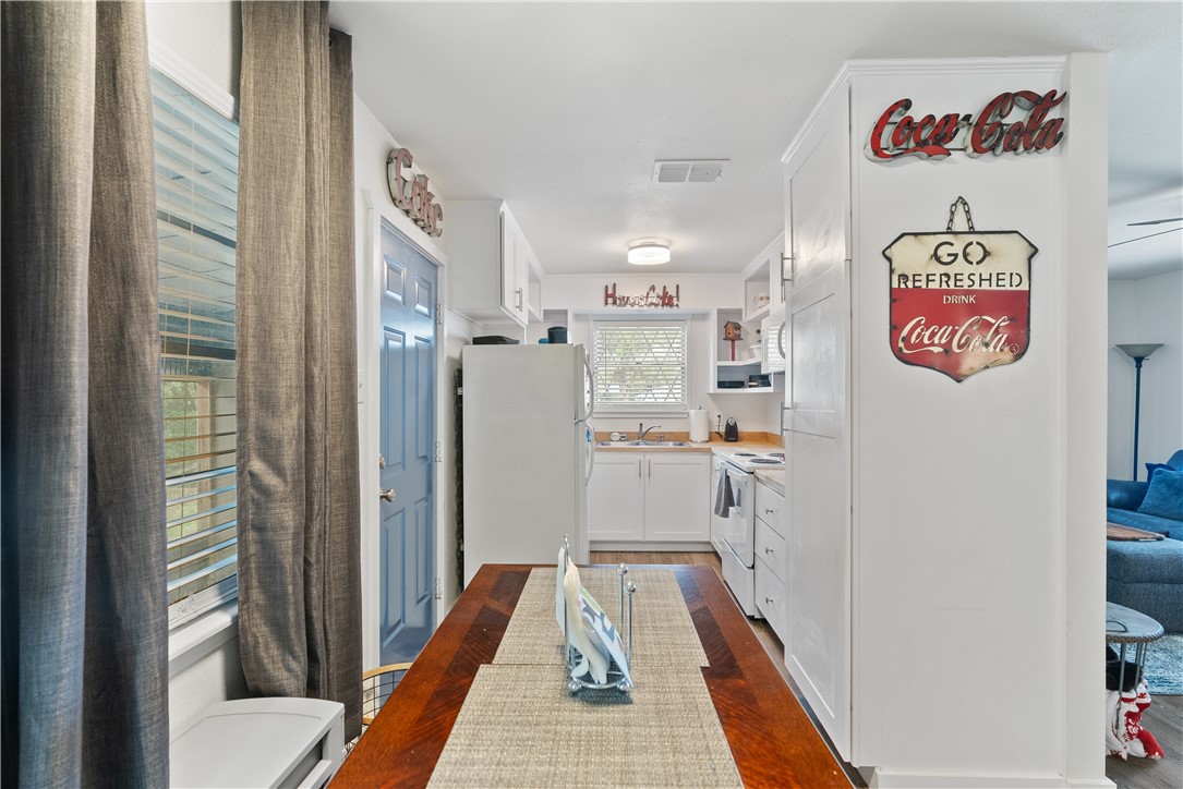 1204 Fannin Street George West, TX 78022 - Photo 7 of 24