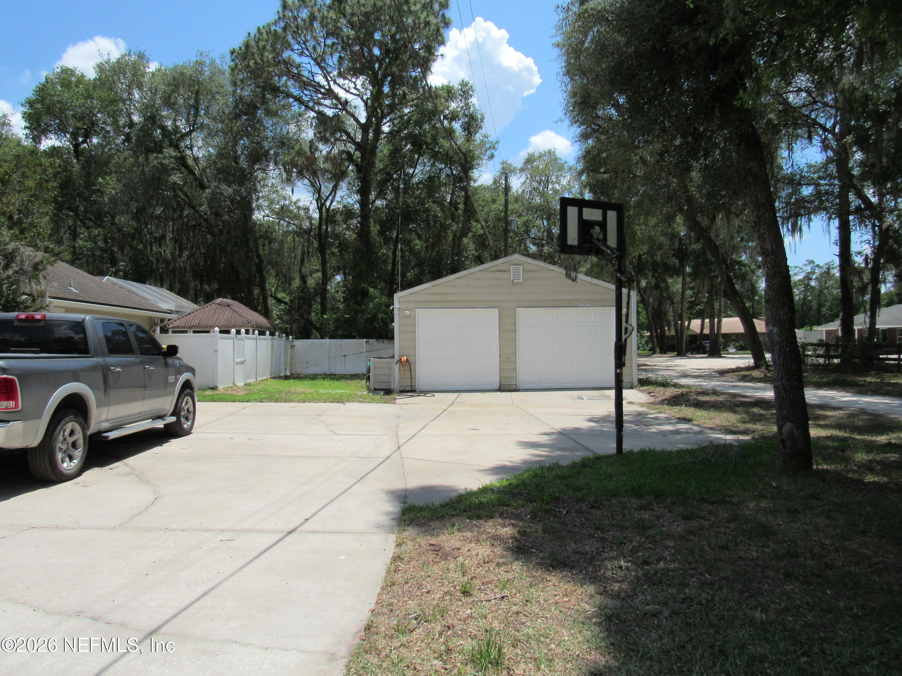 3280 Gay Road Orange Park, FL 32065 - Photo 3 of 33 Large parking and garage