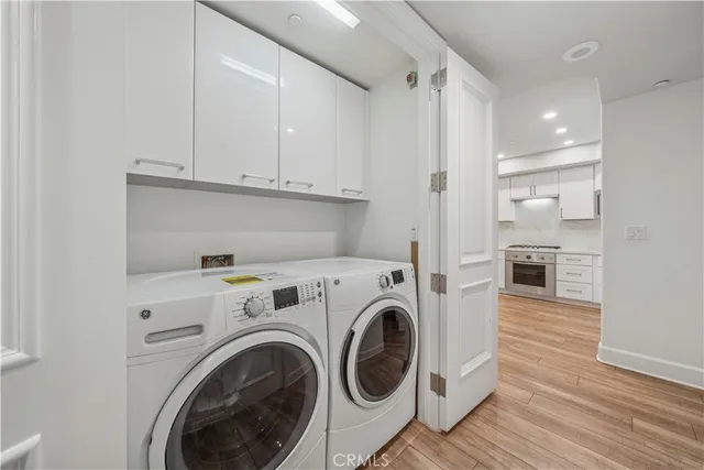 a view of kitchen with washer and dryer