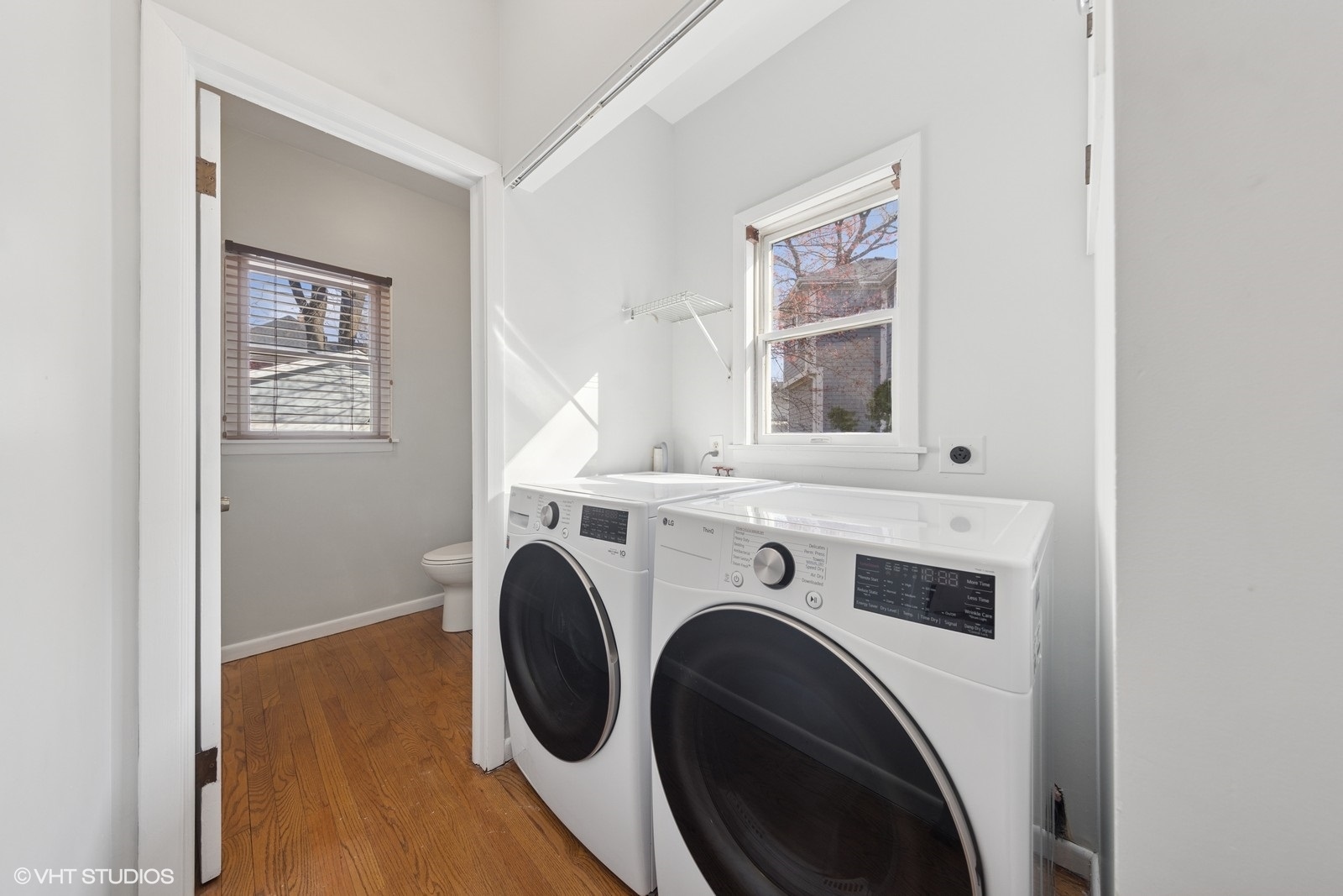208 Fairbank Road Riverside, IL 60546 - Photo 13 of 29 a view of livingroom with washer and dryer