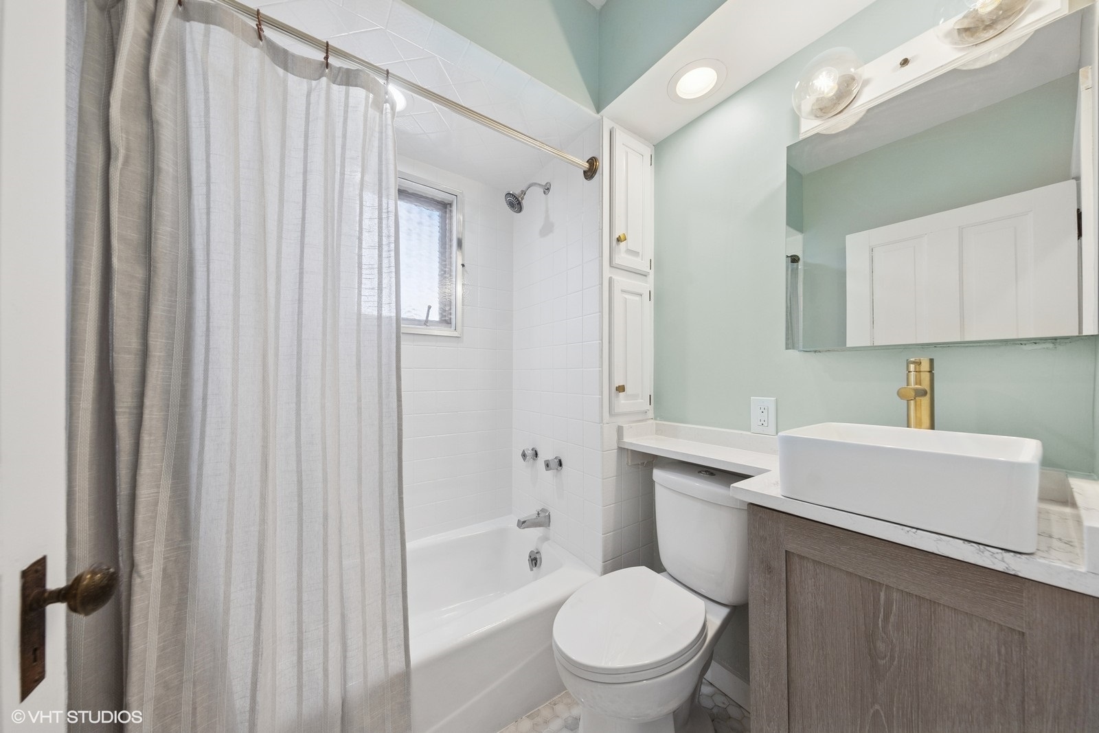 208 Fairbank Road Riverside, IL 60546 - Photo 17 of 29 a bathroom with a sink a toilet and shower