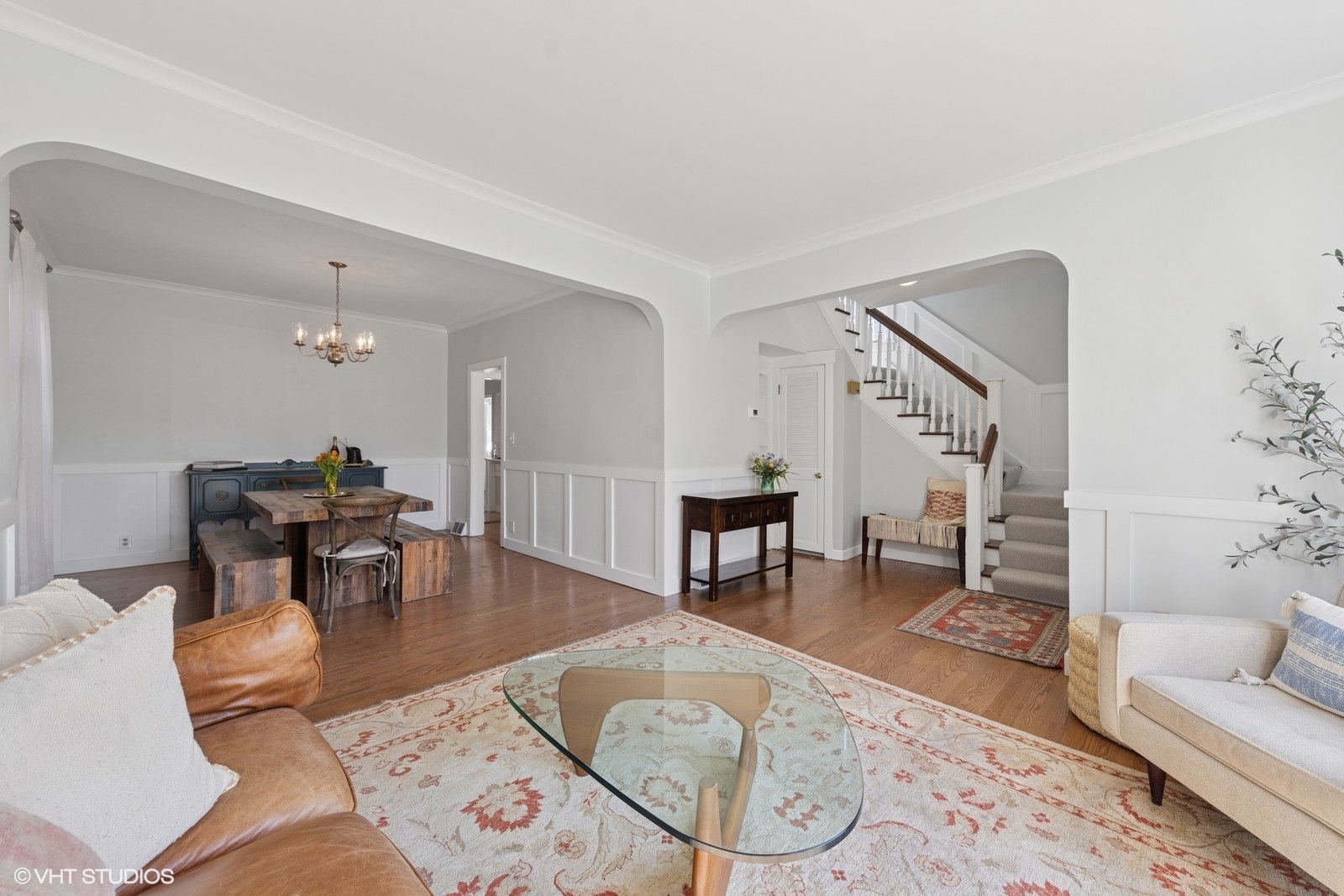 208 Fairbank Road Riverside, IL 60546 - Photo 7 of 29 a living room with furniture and wooden floor