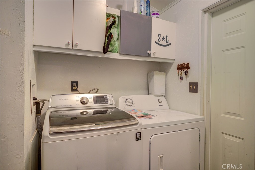 700 River Road, Unit 12 San Miguel, CA 93451 - Photo 10 of 13 a utility room with dryer and washer