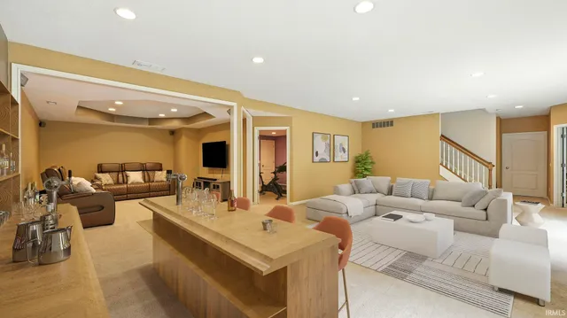 $689,900 | 202 Royal Crest Drive, Fort Wayne, IN 46814