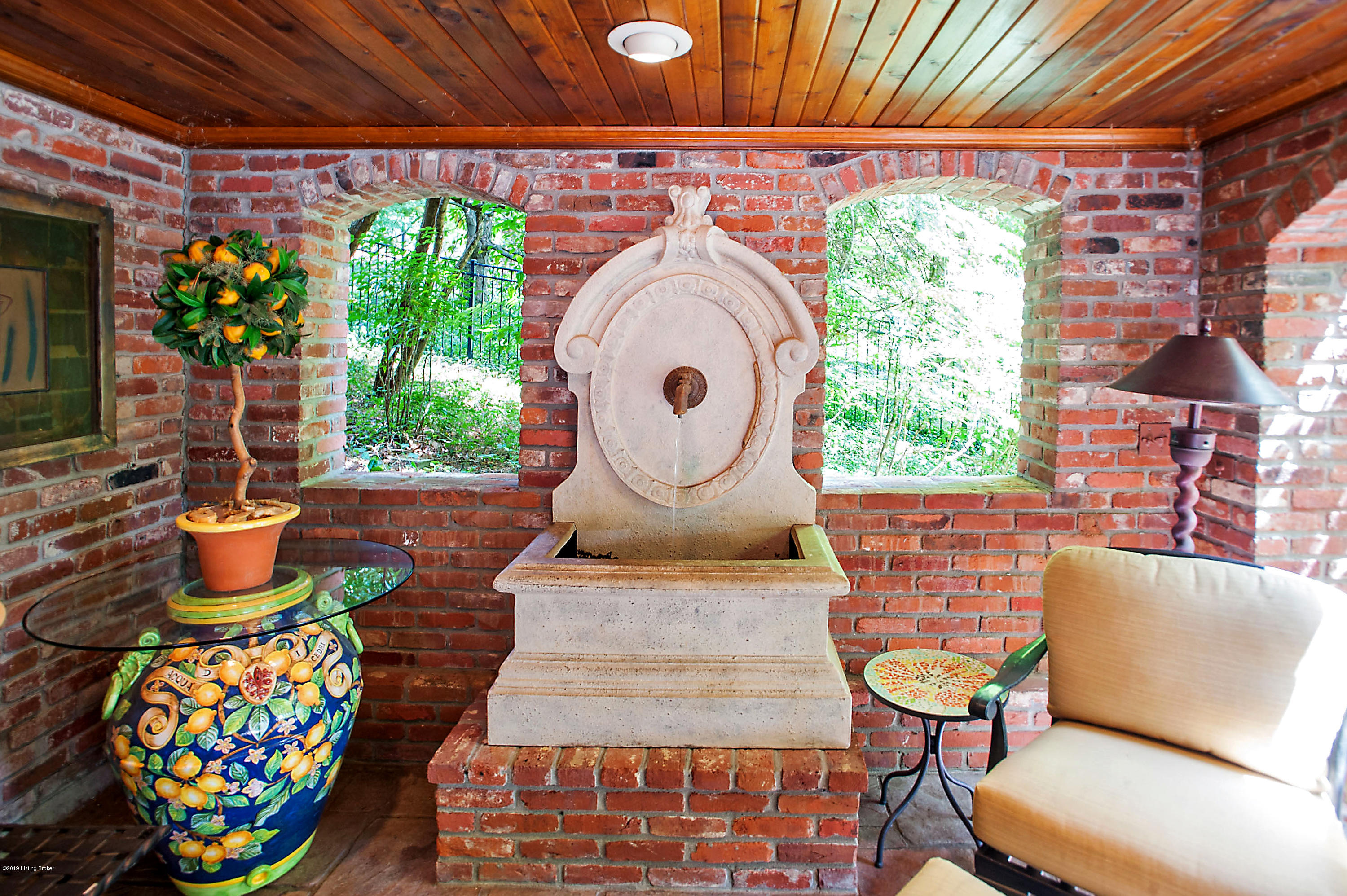 1123 Red Fox Road Louisville, KY 40205 - Photo 56 of 74 Fountain