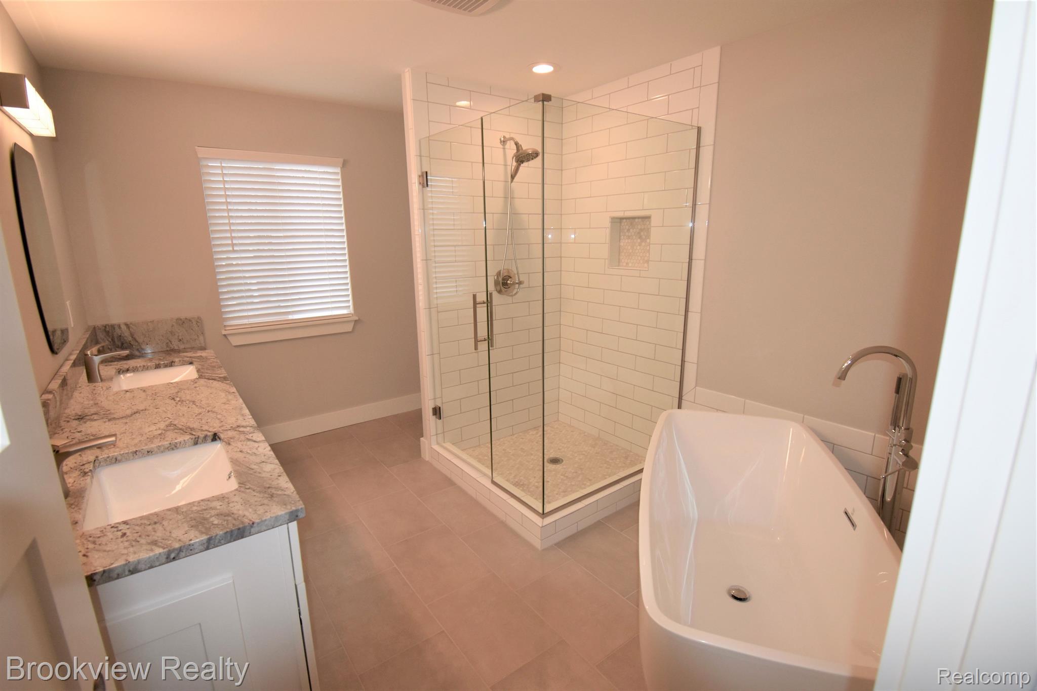2893 Dearborn Avenue Rochester, MI 48309 - Photo 16 of 27 Master bathroom