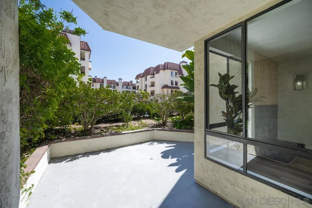 5845 Friars Road, Unit 1116 San Diego, CA 92110 - Photo 19 of 30 a view of a balcony with a potted plant
