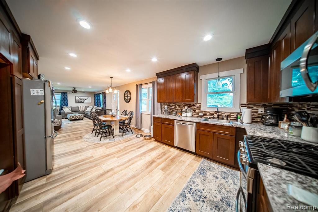 10045 Division Road Casco, MI 48064 - Photo 17 of 36