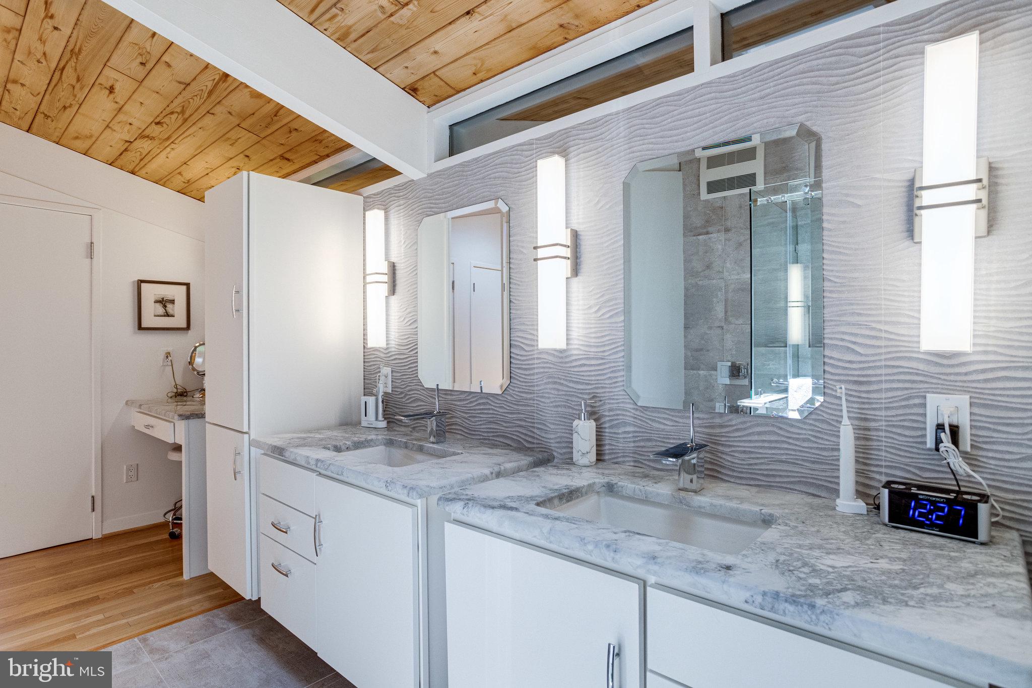 5910 Chesterbrook Road McLean, VA 22101 - Photo 11 of 53 Primary Bedroom ensuite