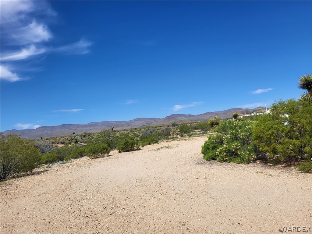 5397 Cordes Road Golden Valley, AZ 86413 - Photo 44 of 50 a view of a lake with a mountain