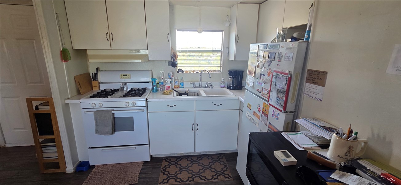 5397 Cordes Road Golden Valley, AZ 86413 - Photo 6 of 50 a room with storage and utility
