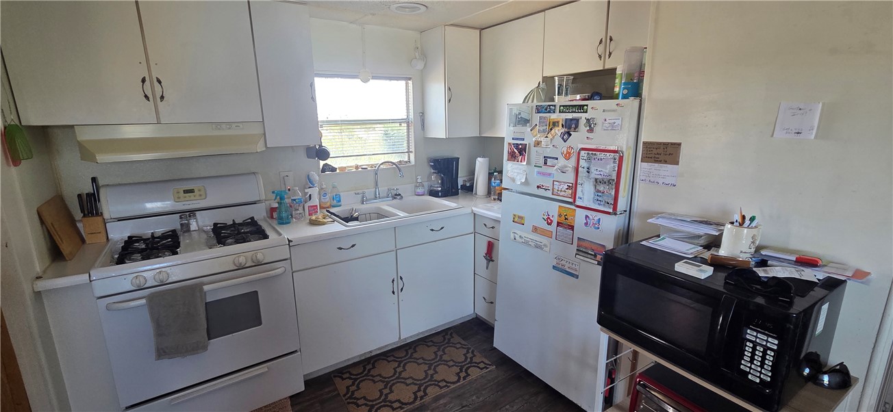5397 Cordes Road Golden Valley, AZ 86413 - Photo 7 of 50 a room with storage and utility