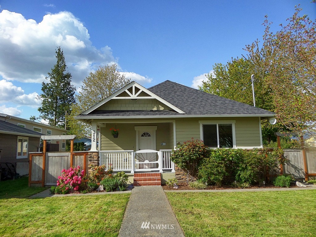 312 Cleveland Street Sumas, WA 98295 - Photo 1 of 25 Gallery Image 1