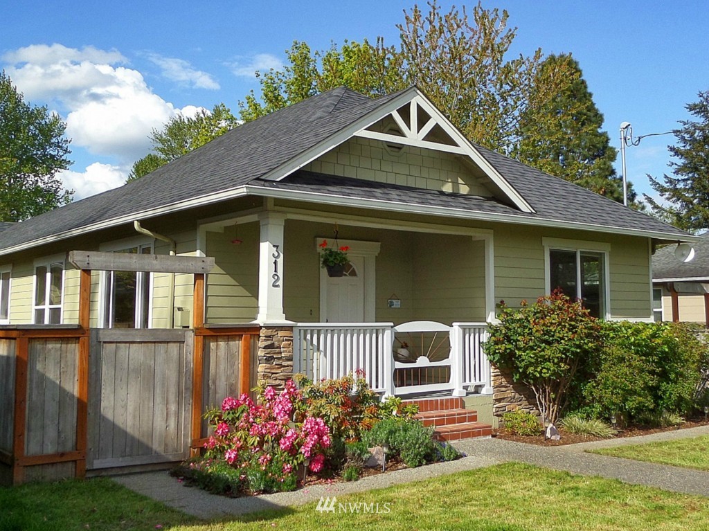 312 Cleveland Street Sumas, WA 98295 - Photo 2 of 25 Gallery Image 2