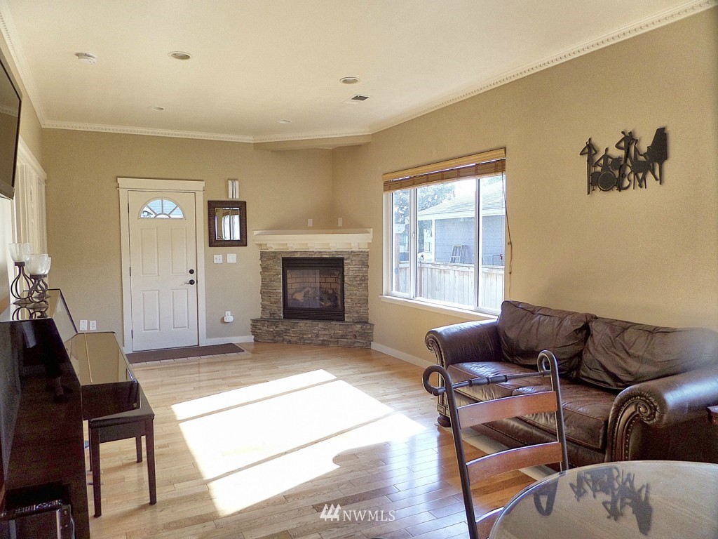 312 Cleveland Street Sumas, WA 98295 - Photo 4 of 25 Gallery Image 4