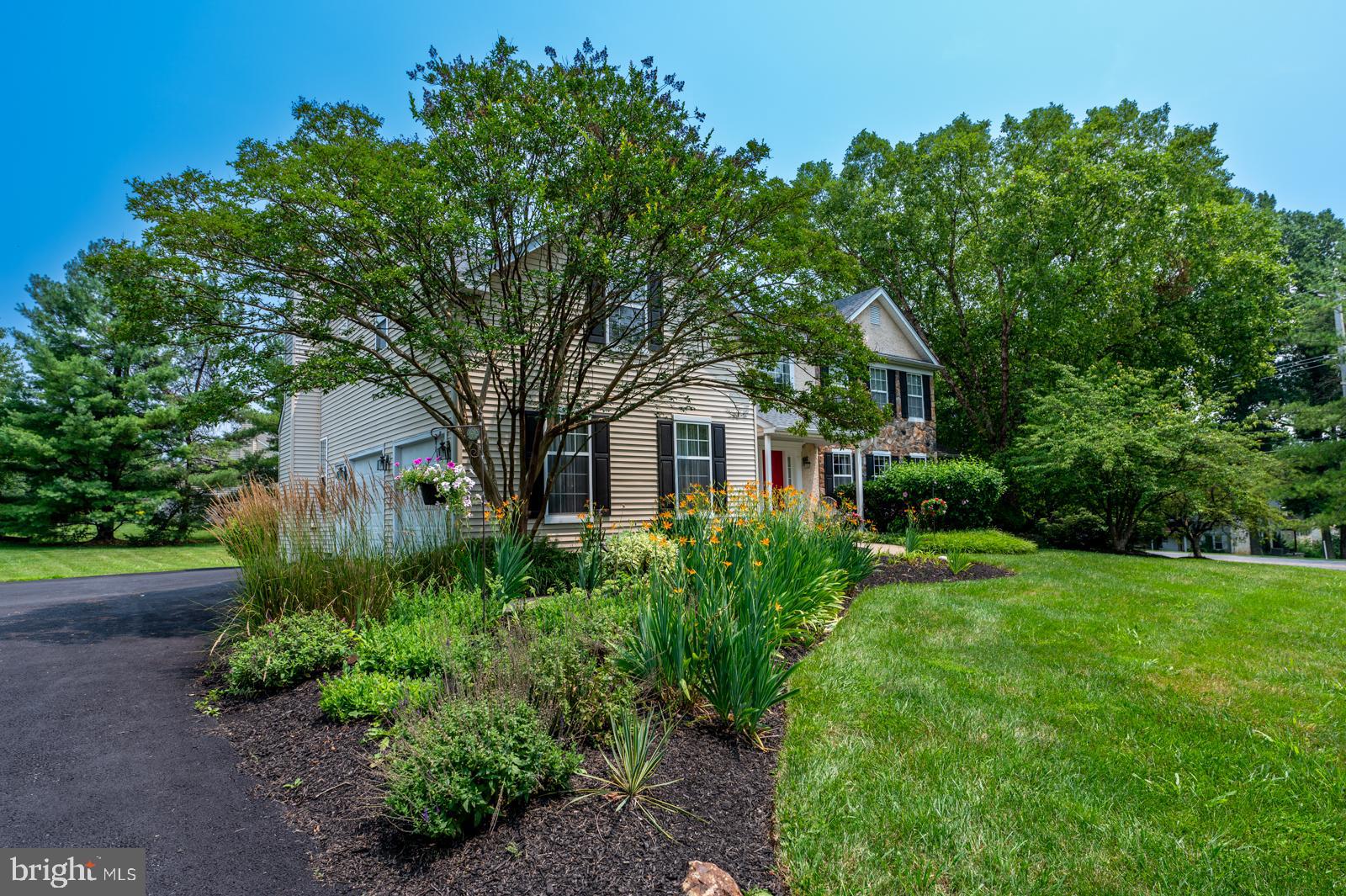 1322 Longmeadow Road Garnet Valley, PA 19060 - Photo 12 of 71 Professional Landscaping